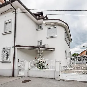 Kavon , Ljubljana Slovenia