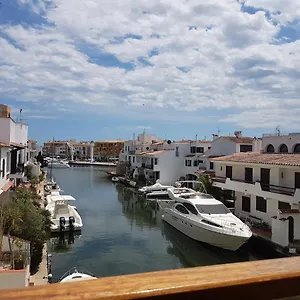 https://magnifico-apartamento-junto-al-canal-principal.topcostabravahotels.com